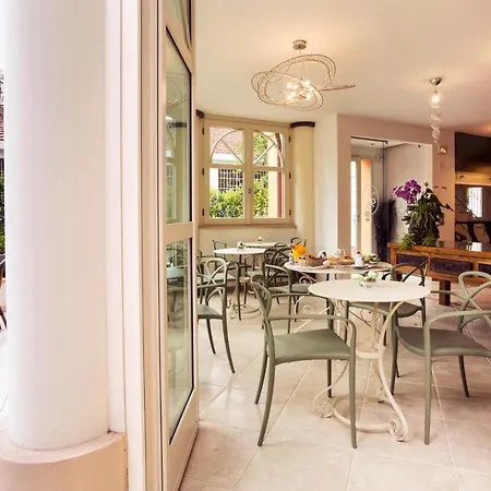 La Desenzano Bed & Breakfast *