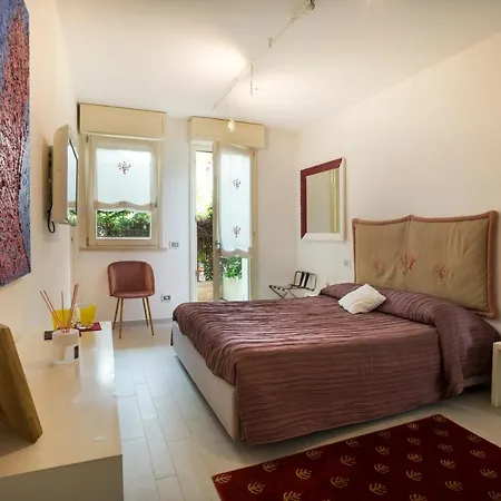 La Desenzano Bed & Breakfast *
