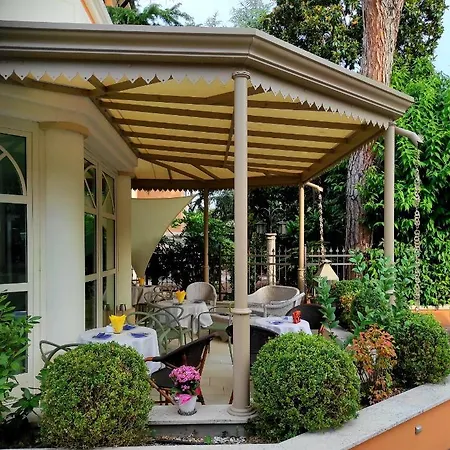 La Desenzano Bed & Breakfast *